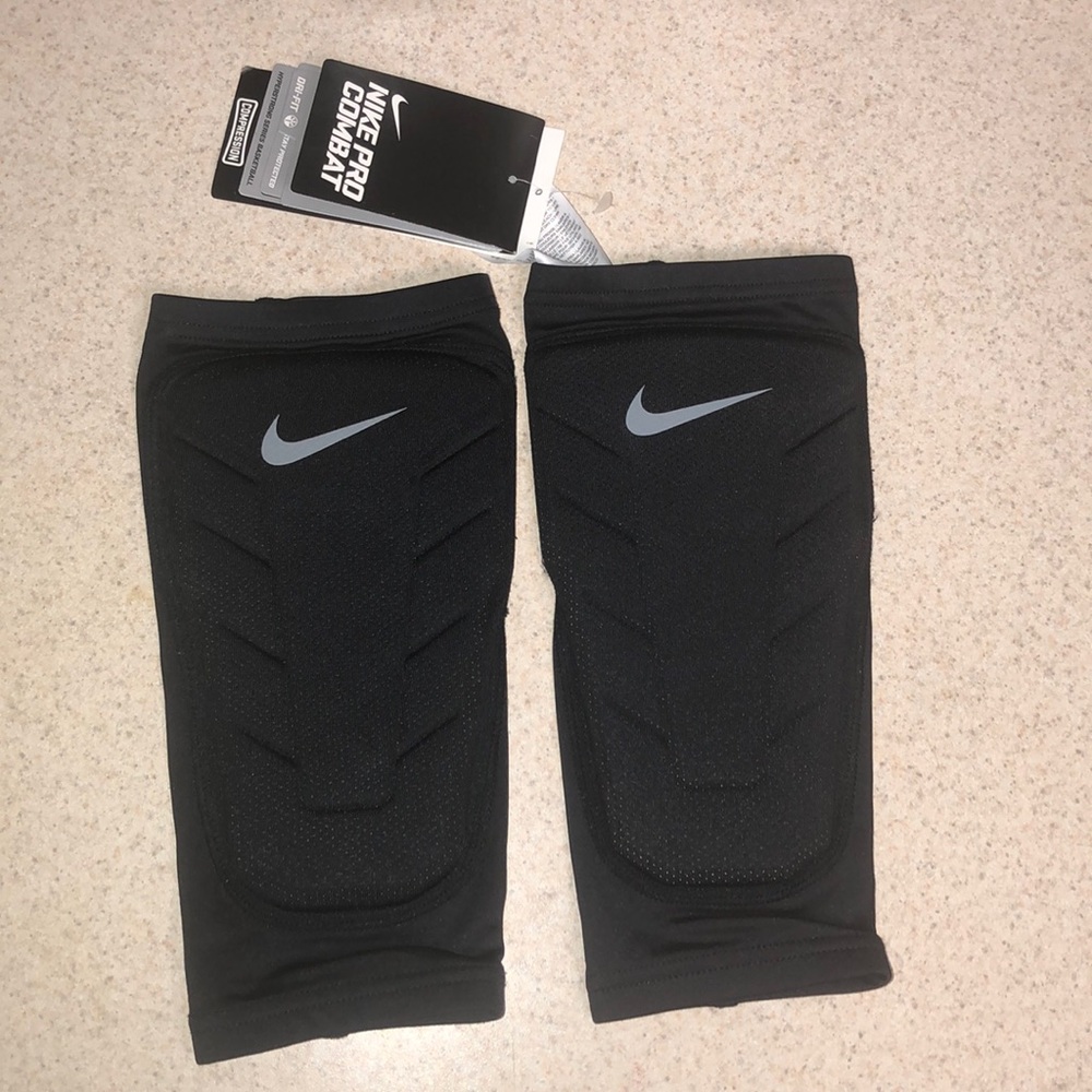 Nike Pro Combat Hyperstrong Knee Sleeve